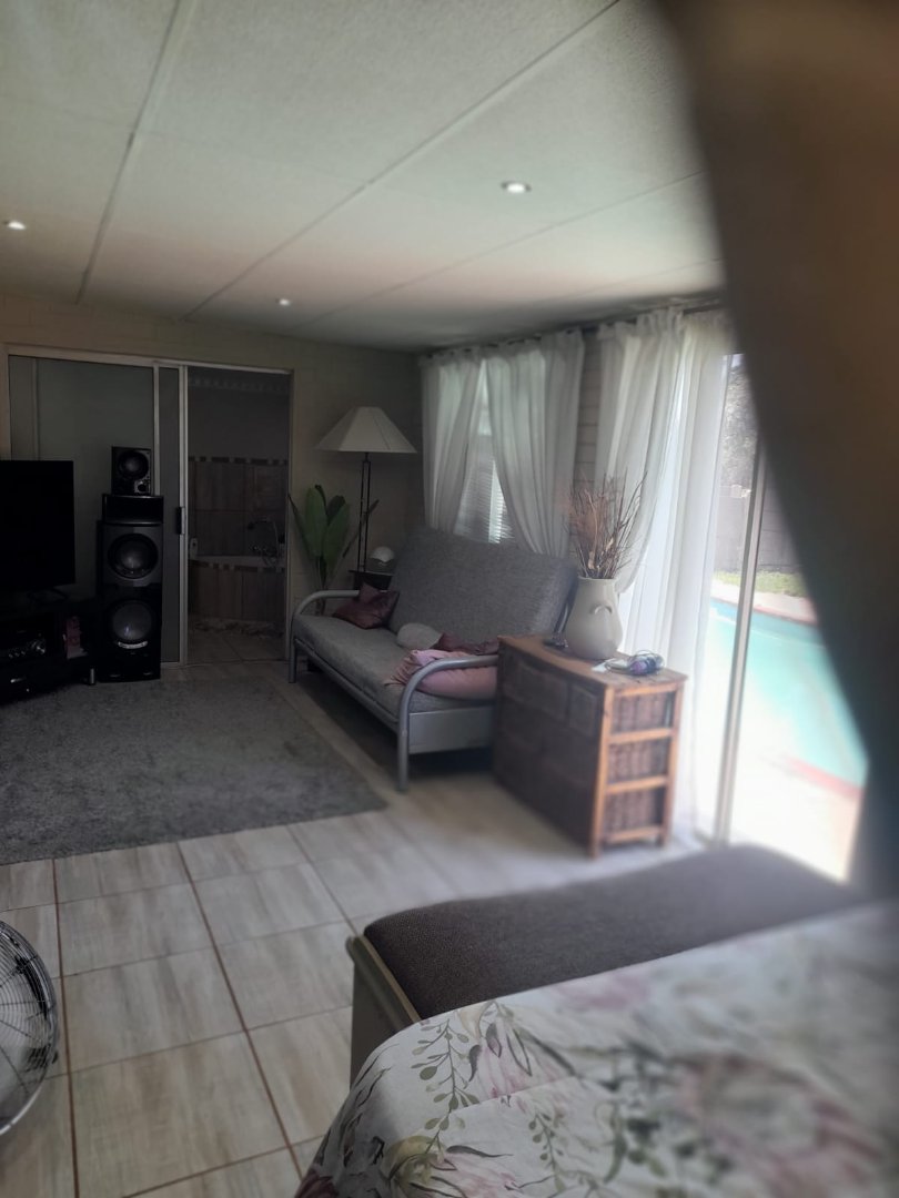 6 Bedroom Property for Sale in Uitsig Free State